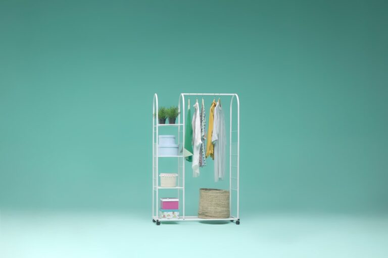 Photo Minimalist wardrobe
