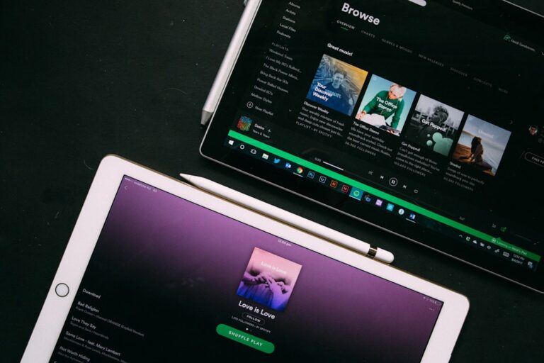 Photo digital distribution platforms