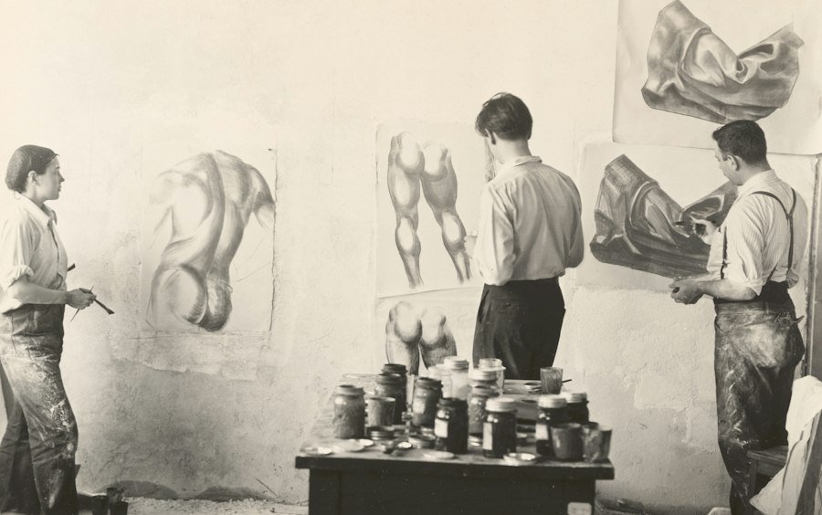 Photo Romanian artists analysis research recommendations